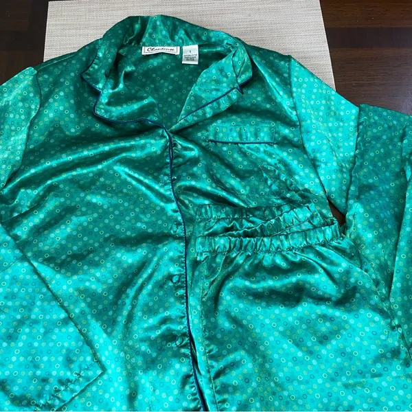 Woman’s size small satin like pj set - Image 2