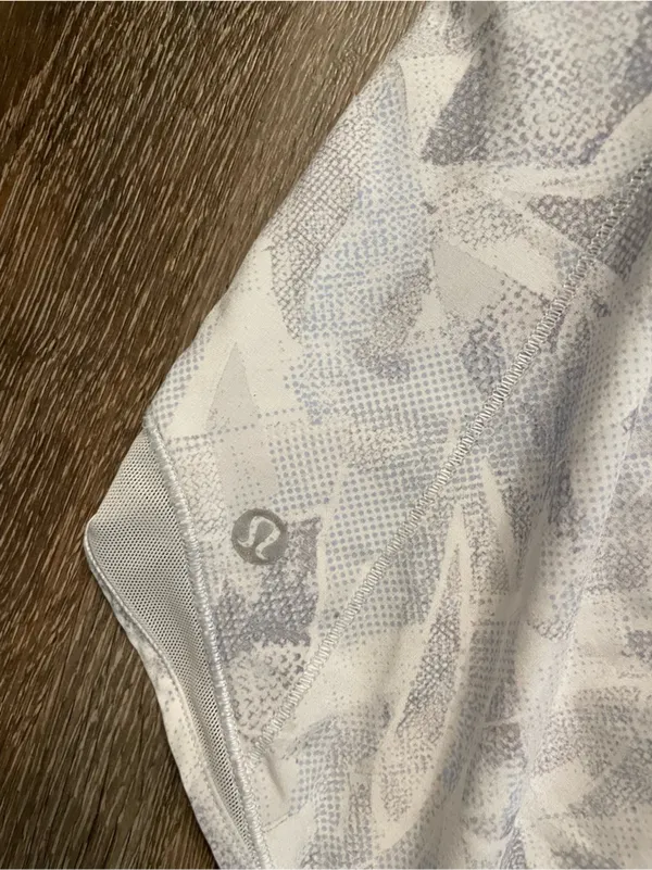 lululemon athletica Light Gray Women's Athletic Hotty Hot shorts Size 4 - Image 3