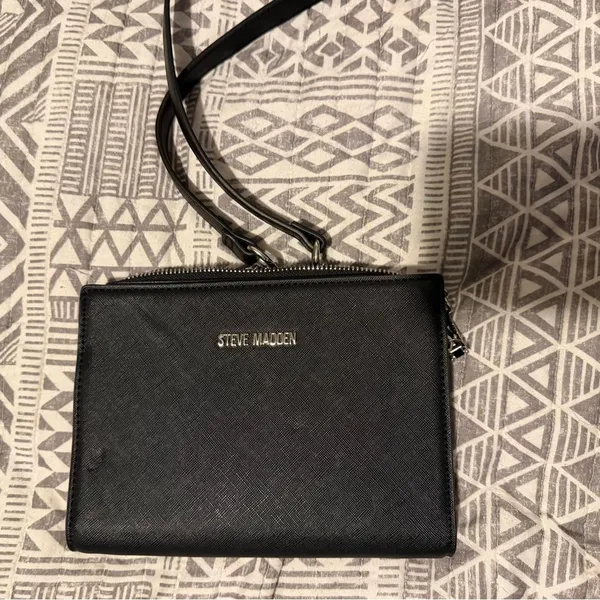 Steve Madden Black Crossbody Bag Chain Strap Flap Wallet Purse Faux Leather - Image 2