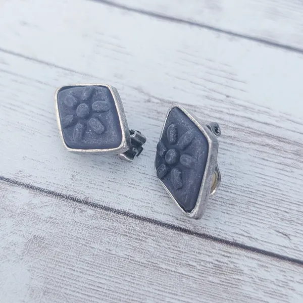 Vintage Clip On Earrings Dark Grey/Black Diamond Shape - Fair Condition - Image 2