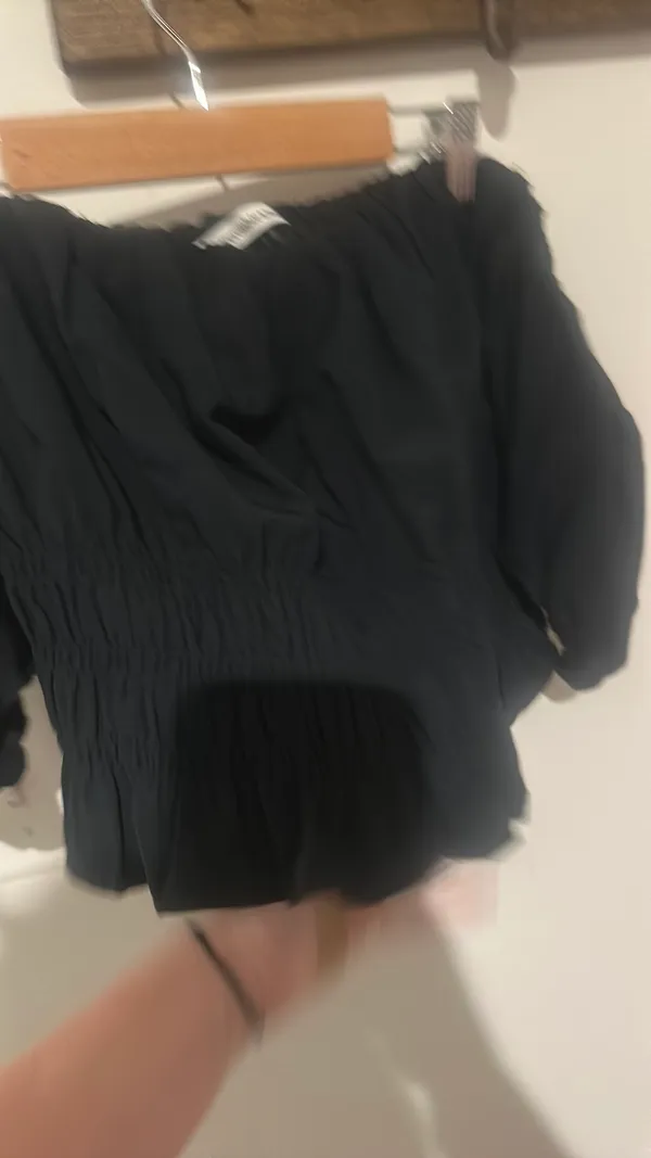 Abercrombie Off-The-Shoulder Top Black - Image 3