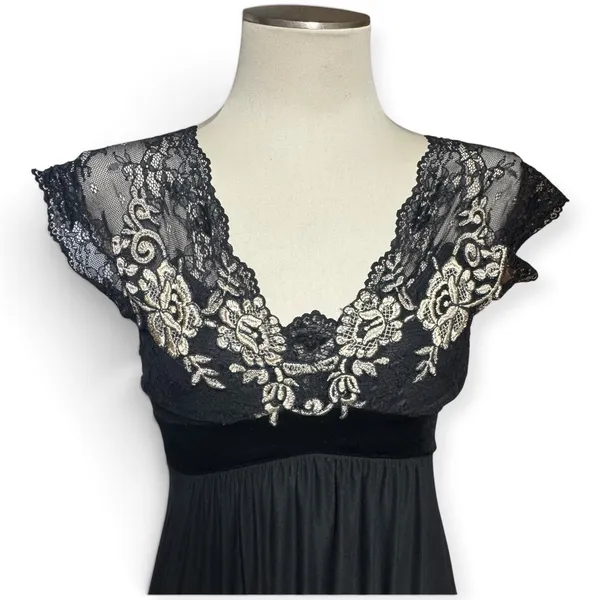 Soma Sleeveless Embroidered Lace Velvet Trim Nightgown Lounge Black XS - Image 2