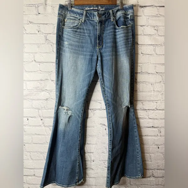 American Eagle 77 high rise flared leg jeans size 12 - Image 6