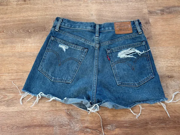Levi’s Wedgie Jean Shorts 501 - Image 2