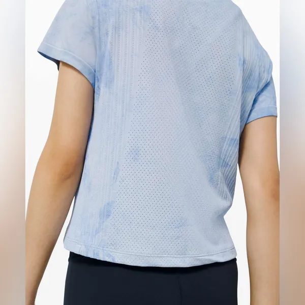 LULULEMON Train to Be Short Sleeve in Blue Linen / Chalk Wash Water Drop Size 10 - Image 9