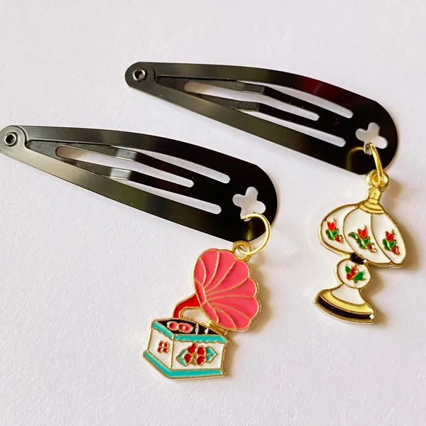 Handmade fun Kawaii retro lamp & vinyl player hair clips set of 2✌️💕 - Image 2