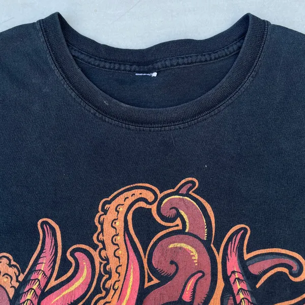 Vintage Medusa Octopus Anime Monster Red Black Graphic T-shirt - Image 4