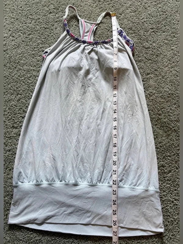 Lululemon Tank Top Womens Size 6 Built In Bra Light Gray Athleisure Athletic - Image 2