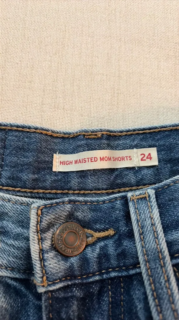 High-Waisted Levi’s Mom Shorts - Image 2