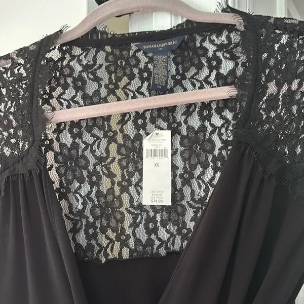 Banana Republic Black Lace Wrap Dress NWT XS - Image 4
