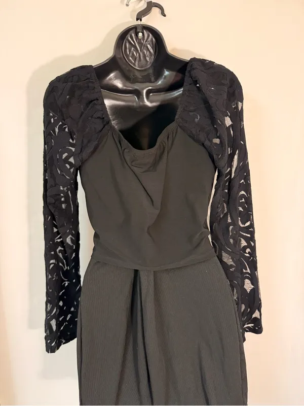 Black Ruched Lace Sleeve Cropped Top - Image 4