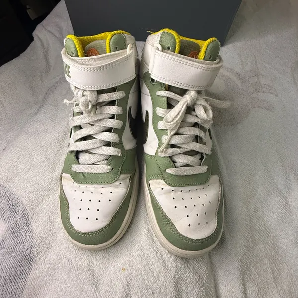 nike shoes court borough youth size 5.5 - Image 2