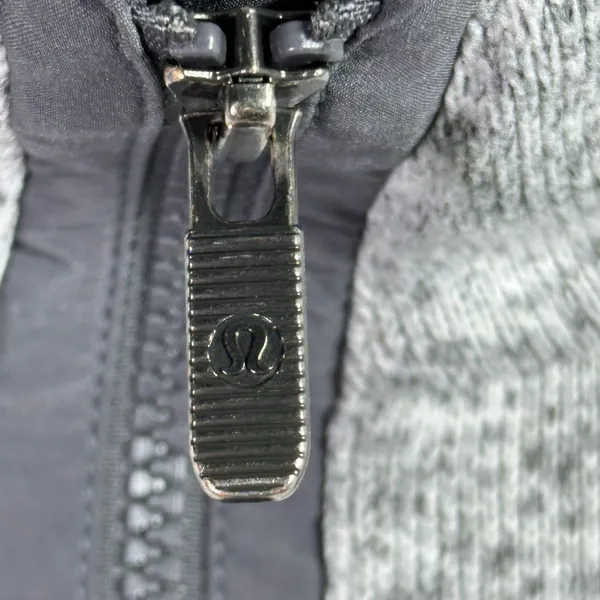 Lululemon‎ Its Fleecing Cold Zip Up Jacket Heathered White Dark Carbon Size 6 - Image 5