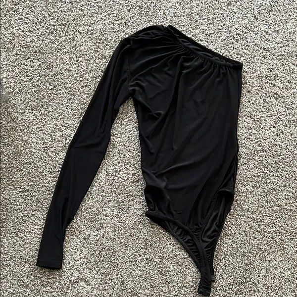 Missguided one sleeve asymmetrical bodysuit. Size 2. Never‎ wore. - Image 2