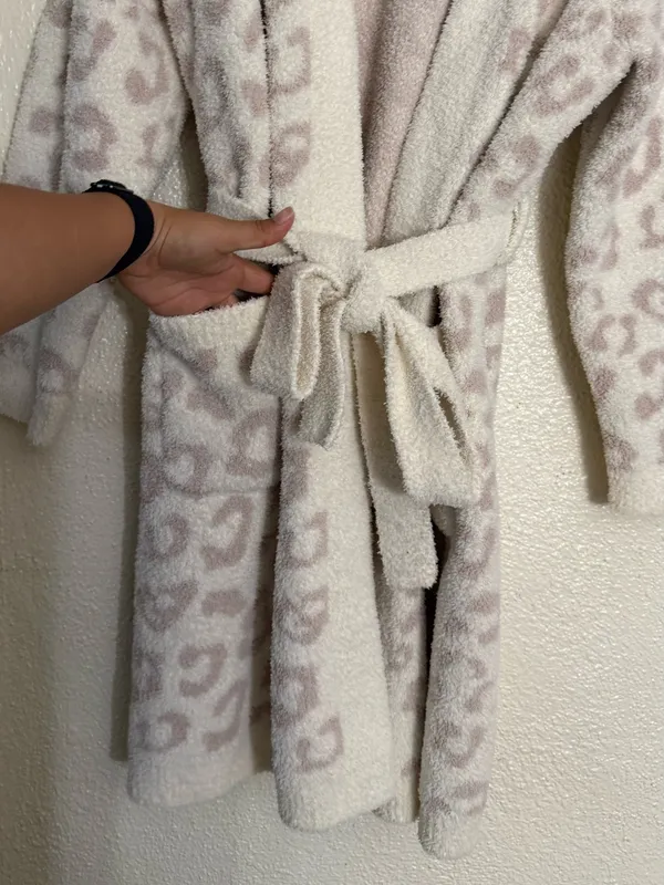 Barefoot dreams cozy In the Wild Long Sleeve Leopard Print Short Robe size XL - Image 6