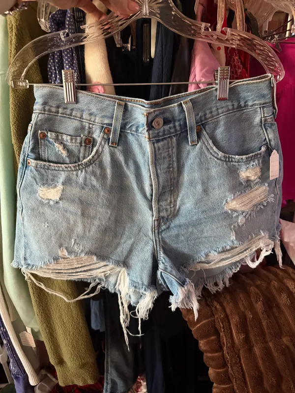 Levi’s 501 Shorts Cut-Off Button Fly Distressed - Image 4