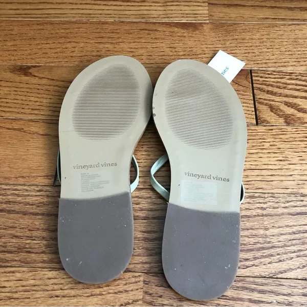 Vineyard Vines Skinny Strap Casual Patent Leather Flip Flops Women’s Size 8 NWT - Image 4