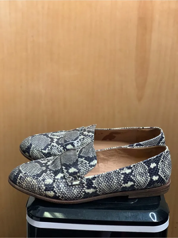 Madewell Leather Snake-Print Slip-On Loafers in Grey and Black Size-8 Edgy Chic - Image 5