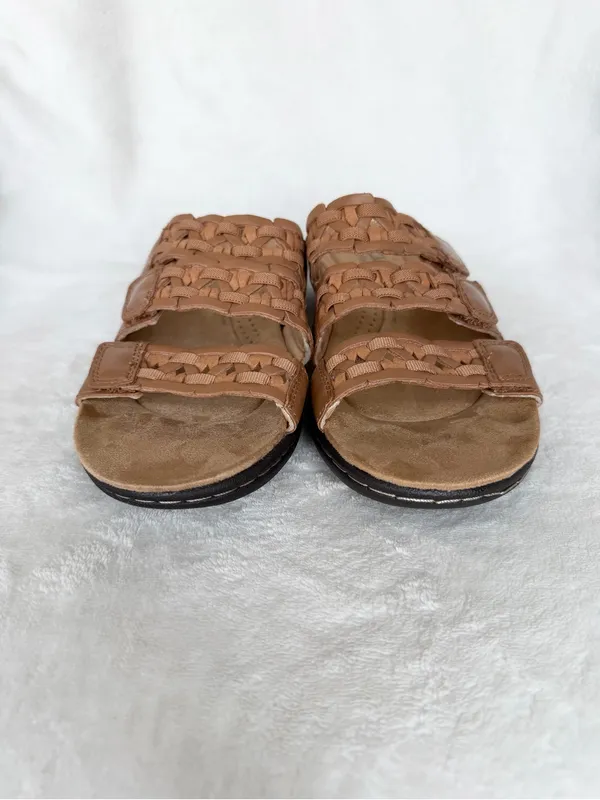 NWOT Clarks Collection Women’s Brown Woven Adjustable Comfort Sandals Size 7 M - Image 4