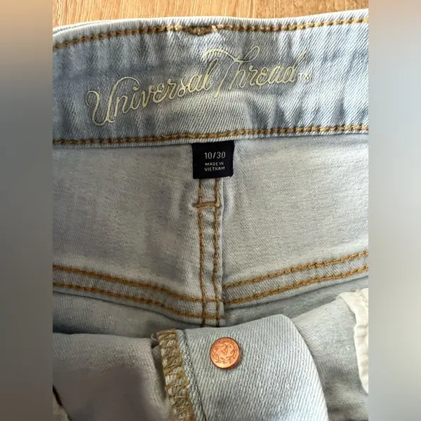 Universal Threads Blue Jean Shorts- Size 10 - Image 3