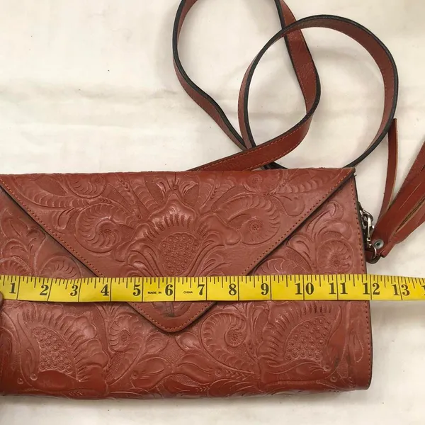 Vintage Red-brown genuine leather saddle shoulder crossbody clutch bag purse with tooled engraved minimalist floral design and crossbody messenger straps - perfect for a boho, western, or hippie look Measurement in pics - Image 4