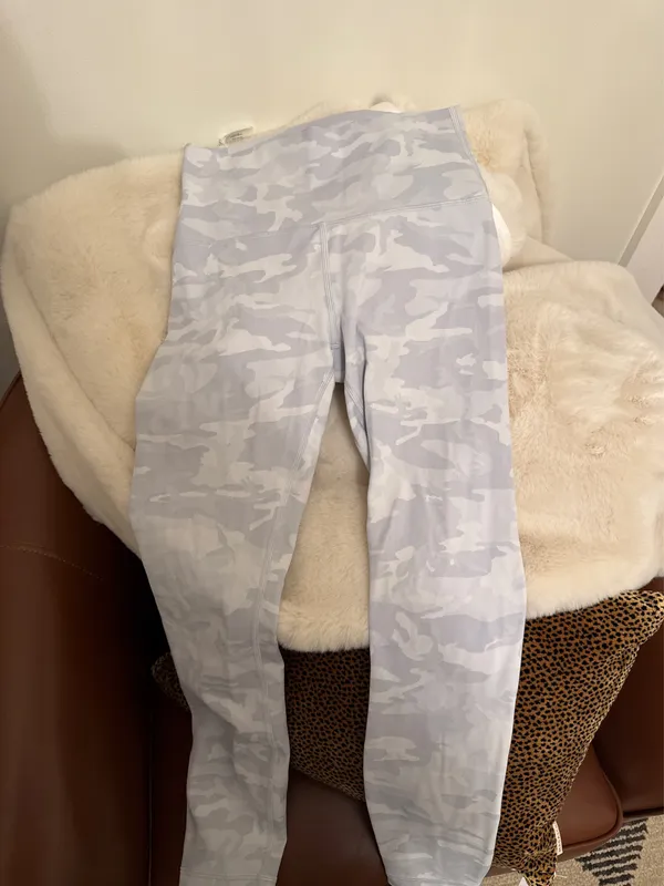 Lululemon Camo Wunder Under 25" Rib Material - Image 4