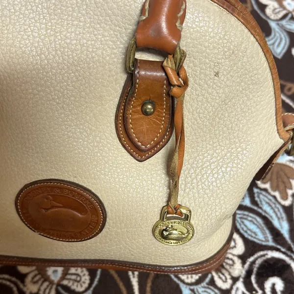 Vintage Dooney & Bourke Cream and Brown Satchel - Image 9