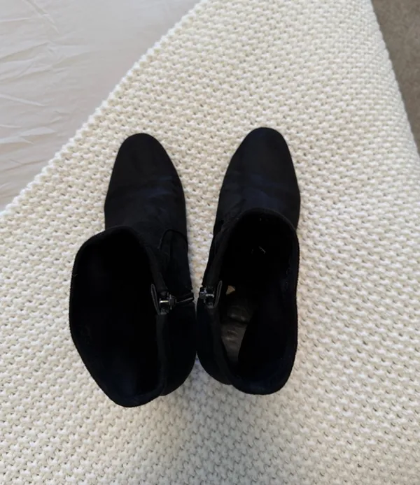 Unisa block heel booties suede size 8 - Image 3