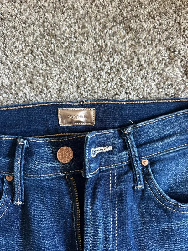 MOTHER Denim Jeans Fray Insider Crop - Image 4