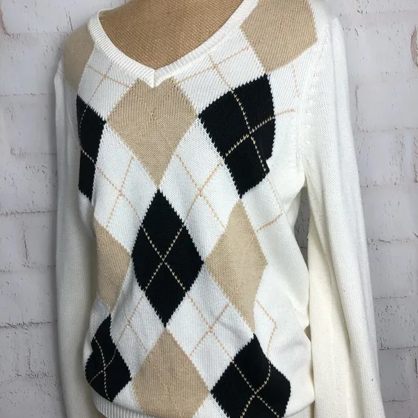 ⬇️ IZOD Golf Cream Argyle V-Neck Women’s Sweater - Image 2