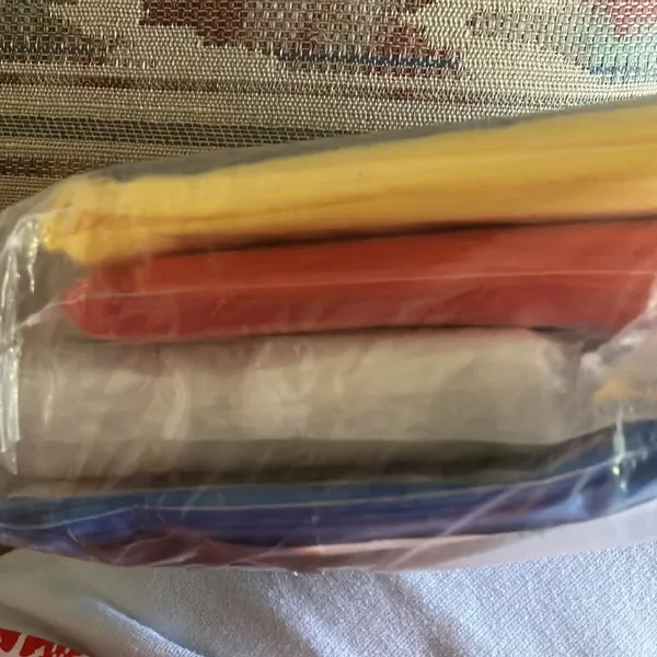 FINAL MARKDOWN Set of 4 disposable rain ponchos - Image 2