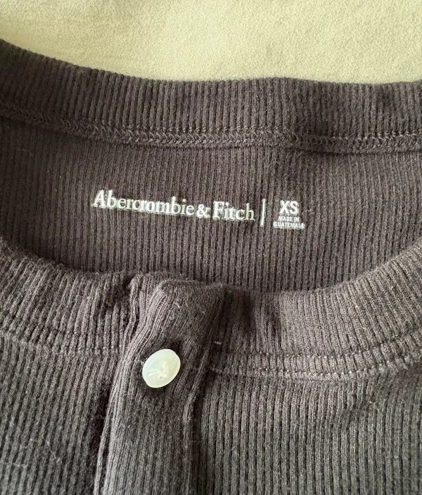 A&F Rib Crew Button Up Top - Image 3