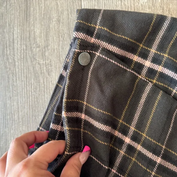 LAST PRICE🍒🤍 NO BOUNDARIES flannel faux wrap skirt 💐 - Image 9