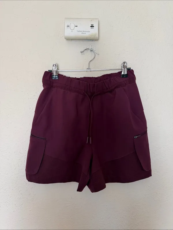 Lululemon Relaxed High-Rise Cargo Short 4.5"‎ Size 4 Cassis - Image 2