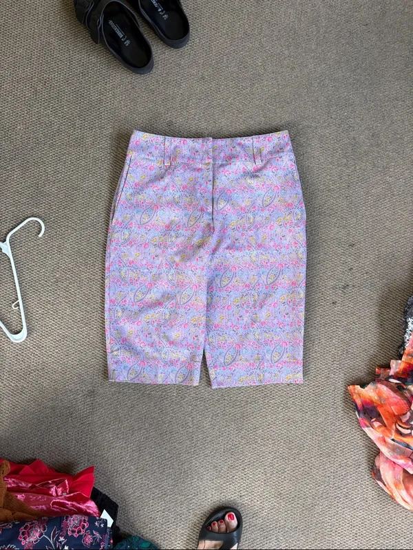 Like New Nike Golf Bermuda Shorts Lavender Floral Paisley Size 8 - Image 9