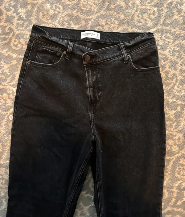 Abercrombie Jeans - Image 2