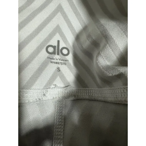 Alo Yoga High-Waist Crop Leggings, White & Grey Chevron Stripe Print, Size S - Image 5