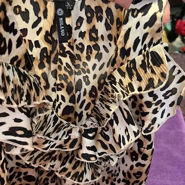 Milano size large leopard print sleeveless blouse with ruffles EUC Tan - Image 8