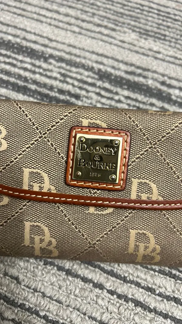 Dooney & Bourke - Image 4