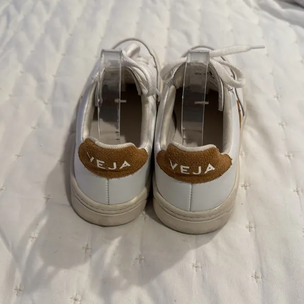 VEJA V-12 LEATHER WHITE CAMEL (2) - Image 8