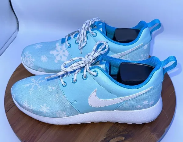 Brand new Nike roshe women’s size 7 - Image 3