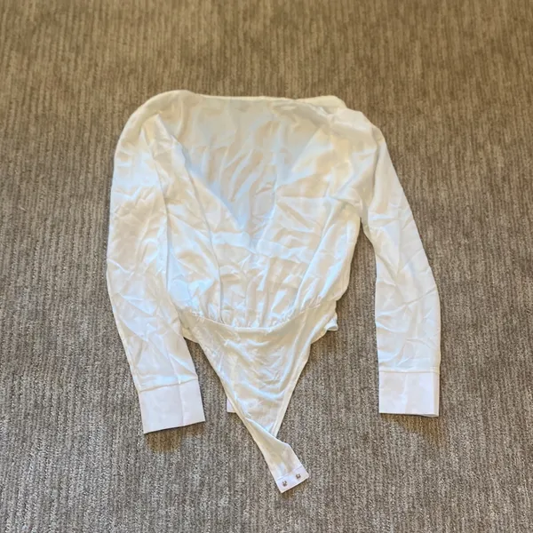 Jlux label white bodysuit - Image 3