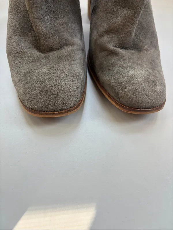 FREE PEOPLE Breakers Suede Heeled Boots Size 38 Gray Block Heel Zip Side Booties - Image 4