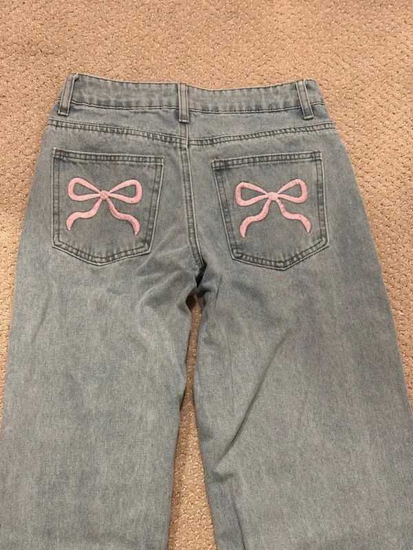 Edikted Low-Rise Straight Leg Jeans - Image 3