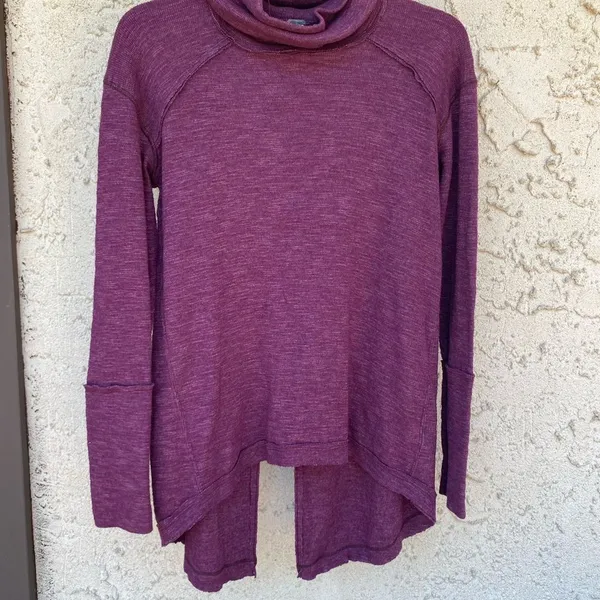 Free People Purple Size small flyaway split back turtleneck longsleeve raglan - Image 11