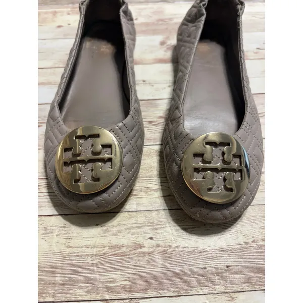 Tory Burch Quilted Minnie Flats Women's Size 8 Dust Storm Gold Logo - Image 5
