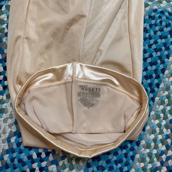 Spanx High‎ Waisted Mid Thigh Shorts - Image 4