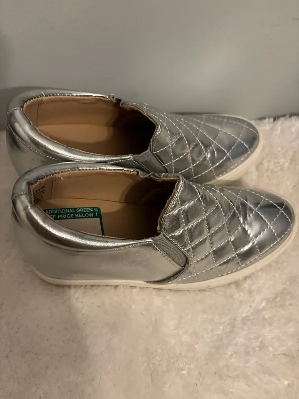 Silver slip on Metallic Sz.7 with wedge - Image 2