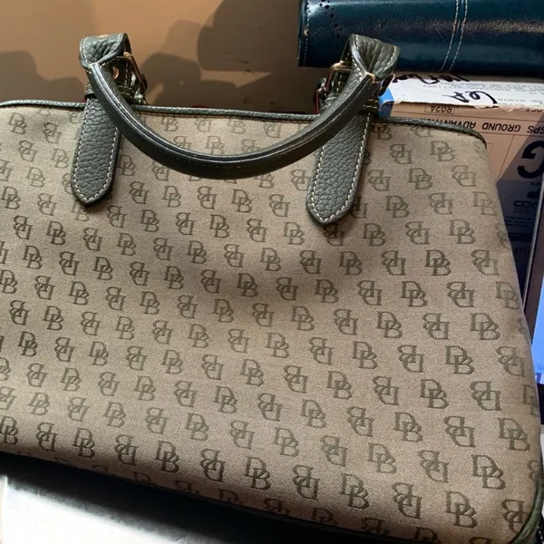 Dooney &‎ Bourke Green and Tan Handbag - Image 13