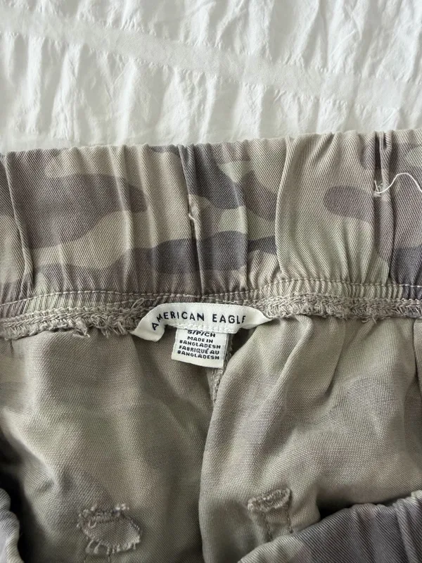 American Eagle Camo Cargo Pants - Image 4